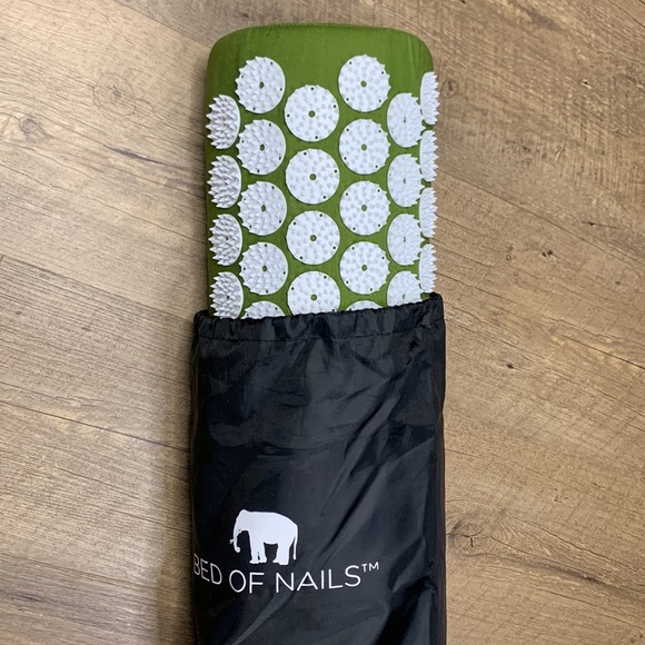 BED OF NAILS Bon Pillow Acupressure Green White NWOT Circulation Relaxation - Picture 2 of 8